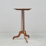 1366 9570 PEDESTAL TABLE